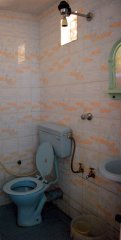 Cleos Agonda - The attached bathroom of one of the rooms at Cleos Agonda in Agonda Beach, Goa